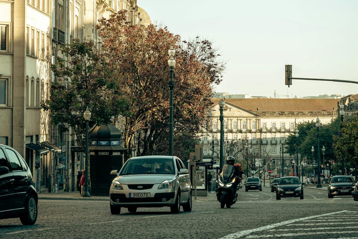 TVDE driver in Lisbon during peak hours